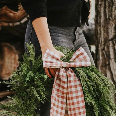 Connected Goods on Instagram: "Gingham bows – we couldn’t love them any more! Made from European laundered linen, tumbled at the mill for softness. This linen is produced in small batches in Eastern Europe with a strong heritage of spinning and weaving linen fabric. Handcrafted in the UK. Use them with your wreaths, on your door, or for a festive holiday look in your hair! 〰️ photos captured for us by @justinejanemt and @mmeedamame" Weaving Linen, The Mill, Holiday Looks, Festive Holiday, Eastern Europe, Christmas Season, Small Batches, Holiday Festival, Tumbling