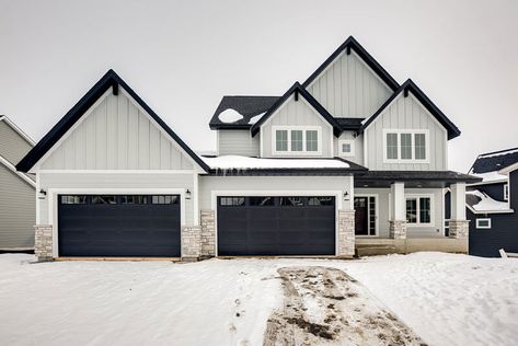 Brick House Exterior, White Exterior Houses, Colors Schemes, Built In Bookcase, Farmhouse Exterior, Exterior Siding, Dream House Exterior, House Goals, Exterior House Colors