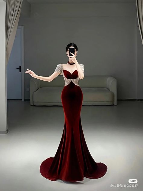 Kyline Alcantara Aesthetic, Event Dresses Elegant Long, Red Gowns Elegant, Royalty Dresses, Look Gatsby, Fancy Gowns, Music On Spotify, Gowns Dresses Elegant, Old Fashion Dresses