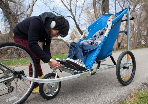 Engineering students build adult-sized bike trailer for professor's son with cerebral palsy Stroller Hacks, Adaptive Bikes, Bike Wagon, Active Activities, Bicycle Built For Two, Special Needs Toys, Granny Pod, Jogger Stroller, Adaptive Equipment