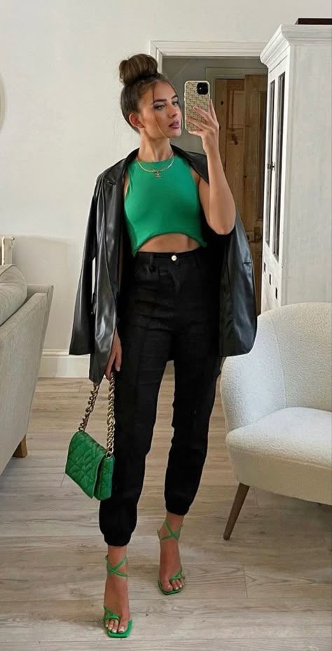 Black Outfit Pop Of Color, Green Night Out Outfit, Green Club Outfit, Green Top Outfit, Brazil Aesthetic, Causual Outfits, Night Out Outfit, Party Style, Outfit Goals