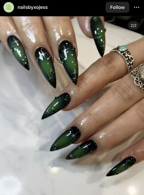 Green Goth Nails Grunge, Edgy Green Nails, Green Theme Nails, Dark Green Stiletto Nails, Green Nails Halloween, Green Stiletto Nails Designs, Green Nails Stiletto, Black And Green Nails Designs, Aura Nails Green