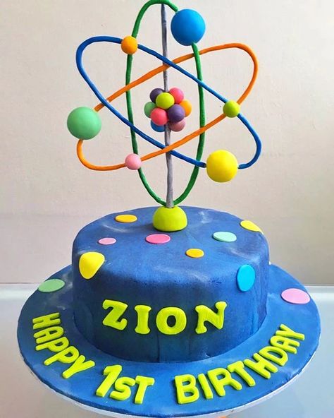 Physics Cake, Chemistry Project Ideas, Atom Project, Chemistry Project, Paper Models House, Chemistry Projects, Science Party, Traditional Toys, 3d Cake