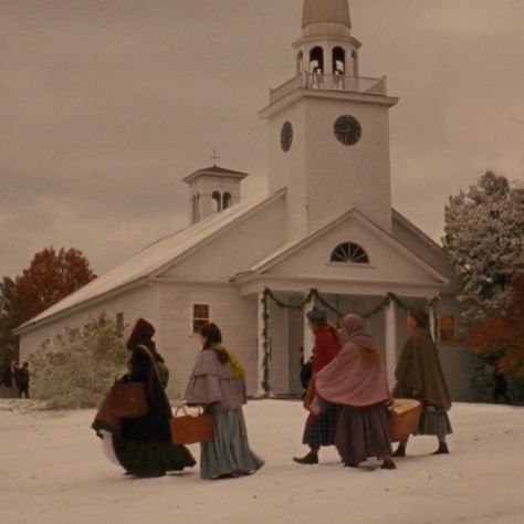 Little Women Winter Aesthetic, Little Women Interior, Little Women Movie Aesthetic, Little Women Phone Wallpaper, Little Woman Christmas, Christmas Cinematography, Little Women Aesthetic Book, Little Women Stills, Little Women 2019 Aesthetic