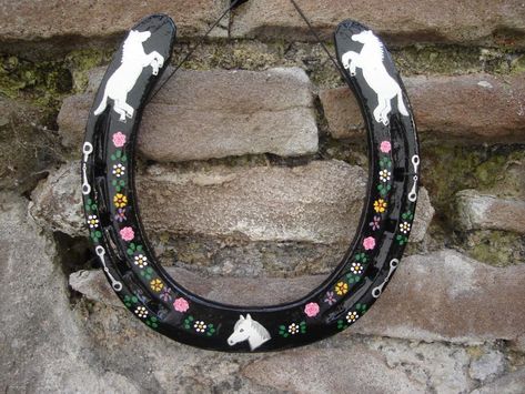 Hand Painted Horseshoes - Order Form Painted Horseshoes, Ribbon Display, Painted Horse, Paint Horse, Horseshoe Crafts, Horse Shoes, Horseshoe Art, Shoe Crafts, Garden Painting