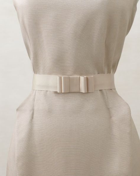 Ribbon Bow Belt - Martha Stewart Weddings Fashion & Beauty - create your own belt http://www.marthastewartweddings.com/314272/ribbon-bow-belt-how?czone=i=i=312332=229196=314272 Color Durazno, Diy Belts, Bow Sash, Bow Belt, Ribbon Belt, Martha Stewart Weddings, Diy Ribbon, Ribbon Bow, Party Looks