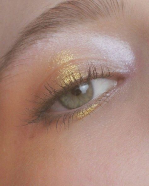 Makeup Ulzzang, Make Up Designs, Maquillage On Fleek, Gold Eyeliner, Metallic Makeup, Make Up Inspiration, Stylish Lifestyle, Beauty Make-up, Westchester County