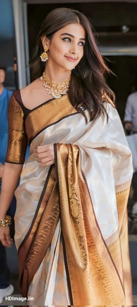 Pooja Hedge Outfits, Celebrity Sarees Bollywood, Pooja Hedge Saree, Pooja Hedge Photoshoot, Pooja Hedge Dresses, Pooja Hedge In Saree, Kriti Sanon Saree, Wedding Outfits Indian, Engagement Saree