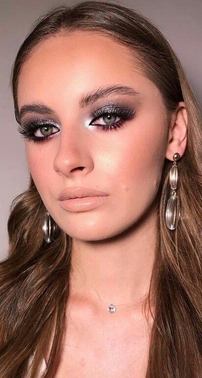 Makeup Makeup For Grey Dress, Smoky Eyes Makeup, Cake Makeup, Face Cake, Smokey Makeup, Mack Up, Fashion Outfits Dresses, Makeup Looks To Try, 2019 Makeup