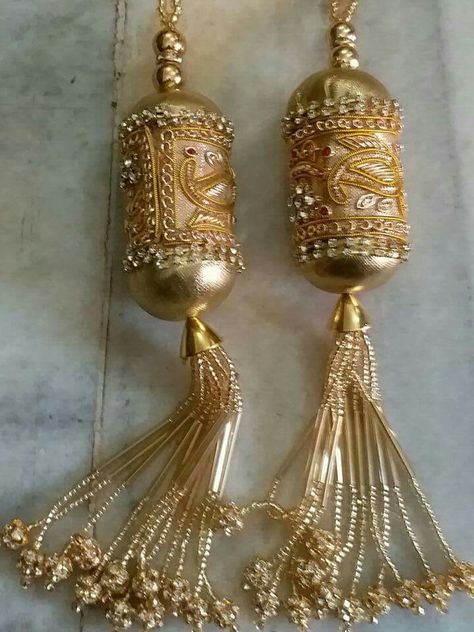 Tassels Dress, Tassels Fashion Clothing, Tassels Designs, Flower Room Decor, Designer Tassels, Saree Tassels, Rakhi Design, Diy Yarn Crafts, Gold Bridal Earrings