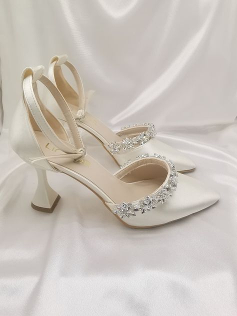 Women's, ivory white, Stone Detail, Comfortable 7 cm block heel Stiletto Bridal Shoes Wedding Shoes LNR16kt Wedding Shoes Ivory, Wedding Shoes Block Heel, Bride Heels, Off White Wedding Dresses, Cute High Heels, Wedding Shoes Bride, White Wedding Shoes, White Bride, Bridal Heels