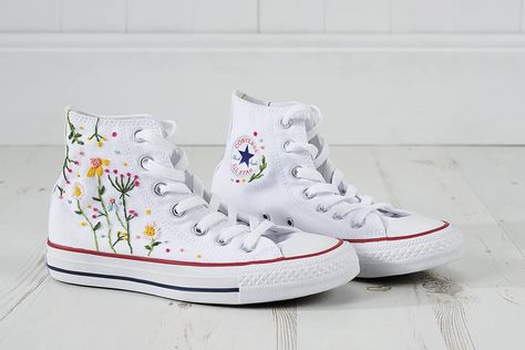 embroidered shoes main Embroidered Converse, Dr Shoes, Embroidery Shoes, Embroidered Shoes, Pola Sulam, Embroidery On Clothes, Embroidery Patterns Free, 자수 디자인, Aesthetic Shoes