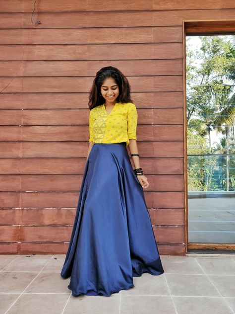 Long kurthi top folded to top with long skirt Flay Skirt, Simple Party Wear, Top With Long Skirt, Baggy Crop Top, Top For Ladies, Long Skirt And Top, Long Skirts, Long Pants, How To Do Nails