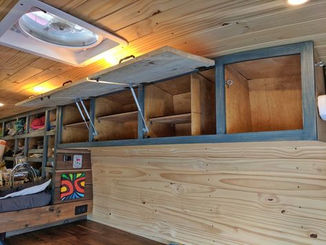 Overhead storage cabinet of our Ford Transit campervan conversion. Materials, tools, cost and installation. Fully illustrated, because nobody reads anymore. Campervan Wall Storage, Skoolie Cabinets, Van Cupboards, Campervan Cabinets, Overhead Storage Ideas, Camper Cupboards, Vanlife Hacks, Camper Cabinets, Storage Ideas For Small Bedrooms