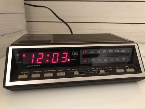 Clock Radio, Radio Alarm Clock, Retro Clock, Radio Clock, Transistor Radio, Digital Clock, Electronic Media, Digital Clocks, General Electric