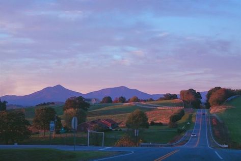 Midwest Emo, Cinematic Photography, Pretty Photos, Pics Art, Pretty Places, Pretty Pictures, Small Towns, In The Middle, Mother Nature