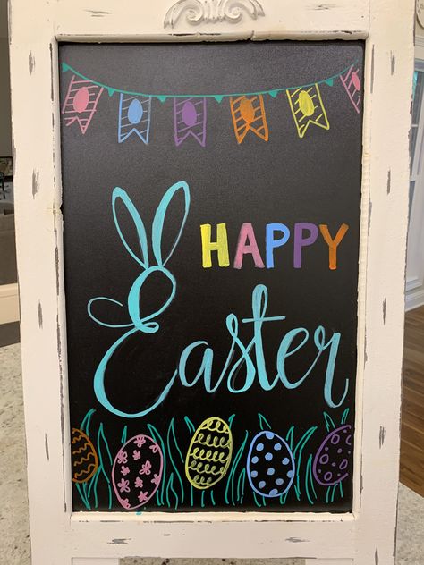 Whiteboard Birthday Ideas, Hoppy Easter Chalkboard Art, Happy Easter Chalkboard Ideas, Cute Easter Chalkboard Ideas, Easter Window Drawing, Easter White Board Ideas, Seasonal Chalkboard Ideas, Easter Calendar Ideas, Easter Chalkboard Art Ideas