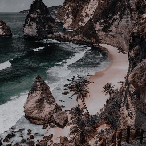 Lost Island Aesthetic, Seaside Kingdom, Henry Turner, Dnd Locations, Dark Royalty Aesthetic, Dnd Party, Island Aesthetic, The Mysterious Island, Deserted Island