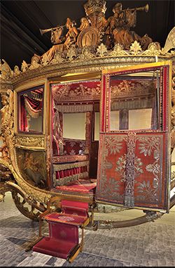 Reopening of the Coach Gallery - Palace of Versailles Chateau Versailles, Estilo Real, French History, Palace Of Versailles, Chateau France, Horse Carriage, Horse Drawn, Louis Xiv, Room Box