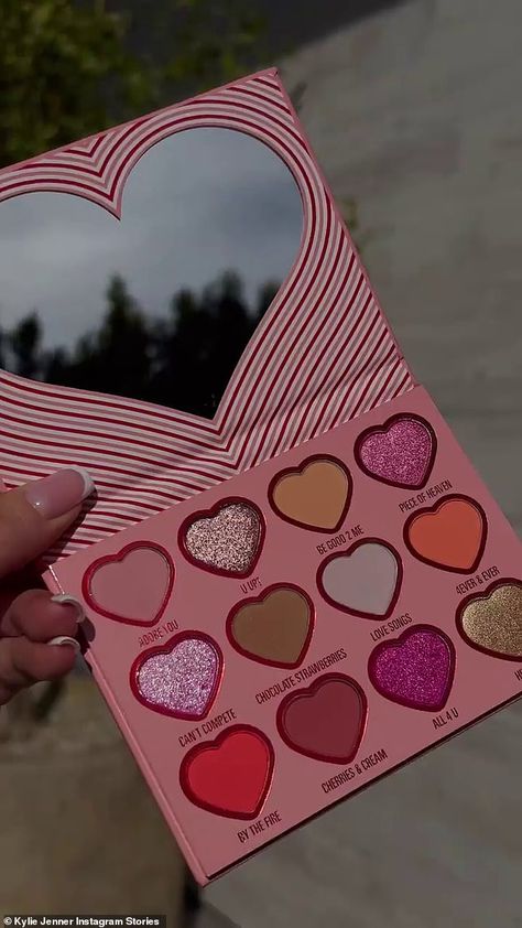 Kylie Cosmetics Valentines Collection, Baby Pink Dress, Makeup Pallets, Bed Full, Makeup Eyeshadow Palette, Makeup Accesories, Makeup For Black Skin, Fancy Makeup, Kylie Cosmetics