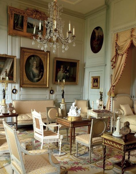 Chateau de Digoine Chateaux Interiors, English Interior, French Living, French Interior, French Decor, Traditional Interior, French House, Classic Interior, White Interior