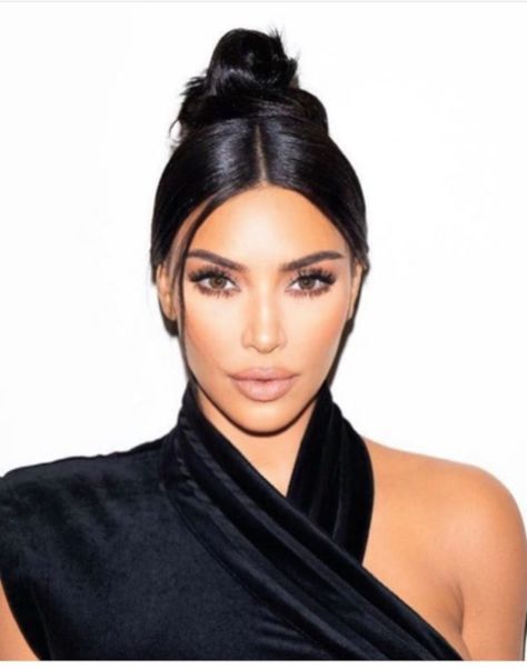 Middle Part Updo, Growing Out Eyebrows, Kim Kardashian Eyebrows, Mary Phillips, Estilo Kim Kardashian, Blonde Eyebrows, Kim Kardashian Makeup, Kim Kardashian Hair, Looks Kylie Jenner