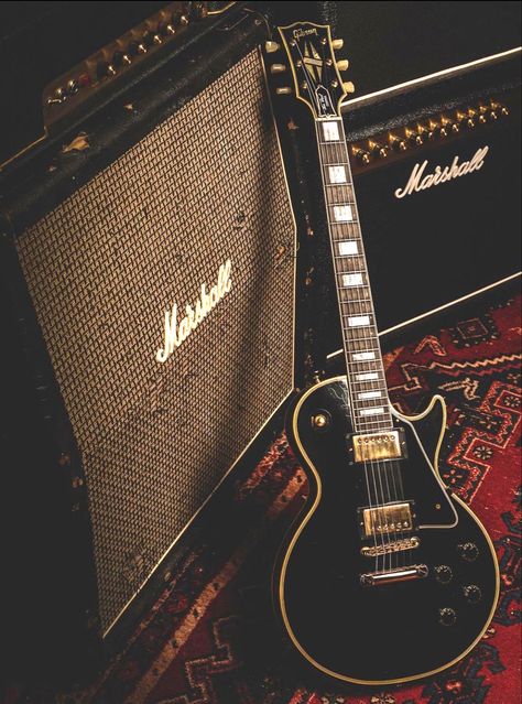 Guitar Amplifier Aesthetic, Les Paul Guitar Aesthetic, Vintage Guitar Aesthetic, Fender Aesthetic, Gibson Aesthetic, Electric Guitar Wallpaper, Wallpaper Guitar, Skateboard Room, Guitar Classes