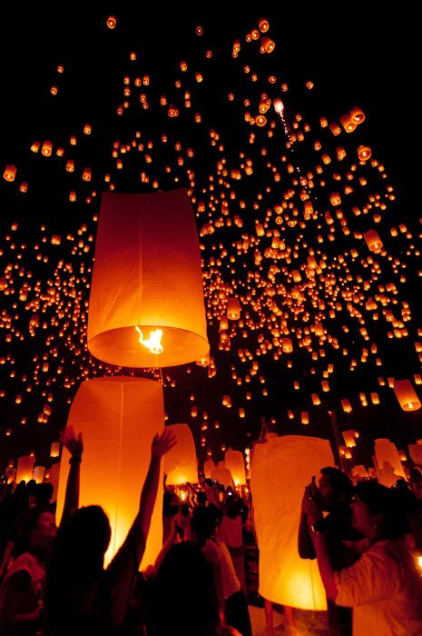 Floating Lantern Festival, Floating Lanterns, Thailand Travel Guide, Sky Lanterns, Floating Lights, Lantern Festival, Festival Lights, Paper Lanterns, Chiang Mai