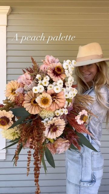 Feather flower farm on Instagram: "September from the flower field🍁🧡🌾 . . . #featherflowerfarm #bouquet #bouquets #september #falliscoming #northerncalifornia #sonomacounty #flowersoftheday #flowerlovers" Autumn Flowers Wedding, Fall Bouquet Wedding, Bouquet Recipes, Flower Trucks, Zinnia Bouquet, Aliyah Core, Cider Mill, Cut Flower Farm, Cut Flower Garden