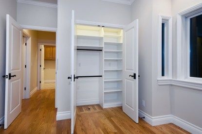 Small Closets Tips and Tricks Foyer Closet, Small Closet Storage, Closet Small Bedroom, Front Closet, Coat Closet Organization, Entry Closet, Entryway Closet, Open Closet, Closet Layout