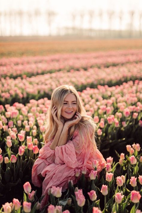 Inspiration Photoshoot, A Field Of Flowers, Spring Photoshoot, Flower Photoshoot, Barefoot Blonde, Pose Fotografi, Field Of Flowers, Tulip Fields, Have Inspiration