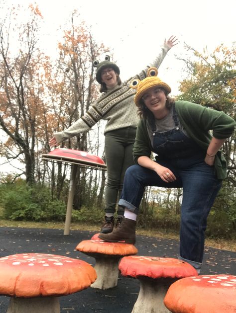 Fun Halloween Costume Ideas, Frog And Toad Halloween Costume, Gay Halloween Costumes Couples, Frog And Toad Costume Diy, Frog And Toad Outfit, Frog Costume Women, Frog And Toad Costume, Frog Halloween Costume, Sammy Rae