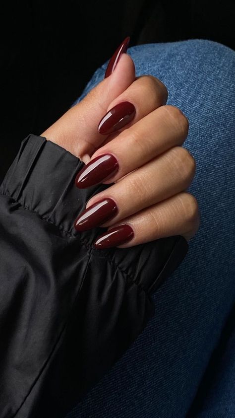 15 Short Fall Nail Ideas for Black Women in 2023 Deep Red Nails, Kutek Disney, Wine Nails, Dark Red Nails, Maroon Nails, Red Acrylic Nails, Cherry Wine, Cherry Nails, Nagel Tips