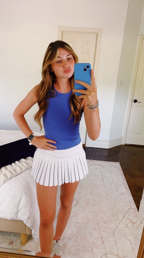 Outfit Inspo Summer Preppy, Preppy Tennis Skirt Outfit, Lululemon Tennis Outfit, Lulu Tennis Skirt Outfit, Lulu Skirt Outfit Ideas, Gold Hinge Skirt Outfit, Lululemon Tennis Skirt Outfit, Preppy Athletic Outfits, Cute Lululemon Outfits Summer