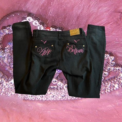 STUNNING rare Apple bottom jeans!!! Black denim,pink... - Depop Apple Bottom Jeans Aesthetic, Apple Bottom Jeans 2000s, Fitted Y2k Denim Bottoms, Y2k Black Cotton Jeans, Black Jnco Jeans, Early 2000s Outfits, Apple Bottom Jeans, Apple Bottoms, 2000s Clothes