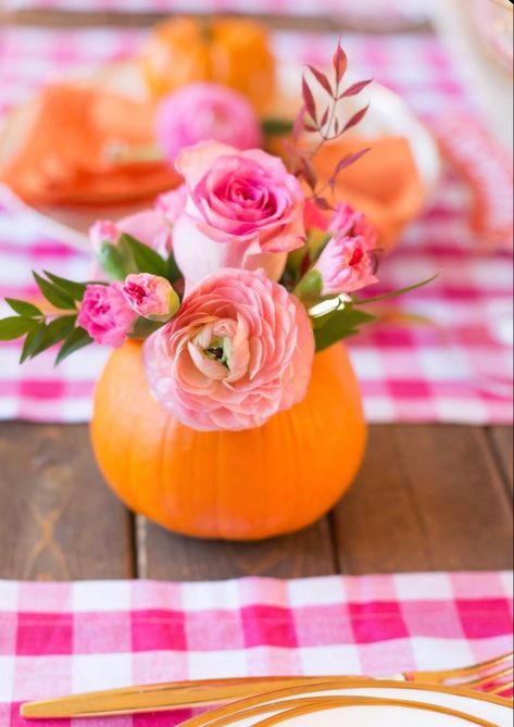 Pink Pumpkin First Birthday Girl, Pink Halloween Centerpiece Ideas, Pink Pumkin Decoration, Fall Pink Flowers, Pink Pumpkin Patch, Pink And Orange Pumpkin Party, Pink Halloween Centerpieces, Pumpkin Centerpieces Baby Shower Girl, Pink And Orange Fall Decor