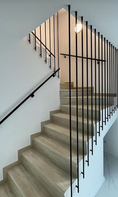 Stairs Handrail Design, Underneath Staircase Ideas, Modern Railing Indoor, Internal Staircase Design, Staircase Design Modern Luxury Homes, Railing Stairs Design, Stairs Handrail Ideas, Interior Stair Railing Ideas, U Stairs