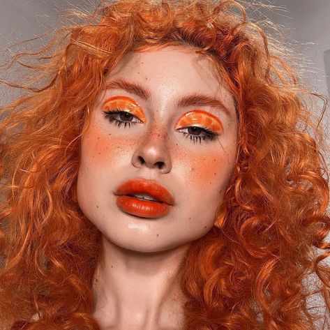 Beautiful orange aesthetic shown on her. Her eyeshadow and lips really pop out. #beauty #makeup #aveda #avedaibw #orange #makeuptransformation #lips #eyeshadow #gloss Orange Make Up, Orange Eyeshadow, 70s Makeup, Orange Sorbet, Yellow Makeup, Orange Makeup, Monochrome Makeup, Bold Makeup Looks, Makeup Inspired