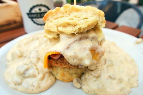 Maple Street Biscuit Company - The Five - Flaky biscuit, all natural fried chicken breast, pecan wood smoked bacon, cheddar cheese topped with sausage gravy with a little kick. The BEST sausage gravy I've even eaten! Maple Street Biscuit Company Gravy Recipe, Maple Street Biscuit Company Recipe, Maple Street Biscuit Company Copycat, Maple Street Biscuit Company, Best Sausage Gravy, Best Sausage, Cheap Food, Flaky Biscuits, Pecan Wood