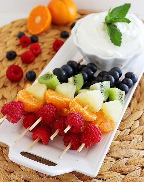 . Healthy Recipes Kids, Rainbow Fruit Skewers, Pancake Bar, Recipes Kids Can Make, Healthy Superbowl, Healthy Superbowl Snacks, Bowl Ideas, Honey Yogurt, Fruit Skewers