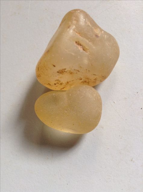 Natural tumbled yellow topaz Raw Gemstones Rocks, Rock Identification, Novelty Teapots, Rocks And Fossils, Yellow Agate, Rough Gems, Rock Types, Pretty Rocks, Cool Rocks