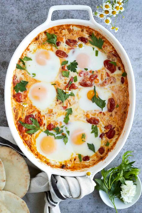 Feta Eggs, Savory Brunch, Oven Baked Eggs, Family Friendly Breakfast, Food Dolls, Baked Eggs Recipe, Shakshuka Recipes, Brunch Eggs, Baked Feta