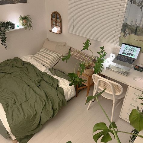 Seni Dan Kraf, Room Redesign, Pinterest Room Decor, Study Room Decor, Redecorate Bedroom, Cozy Room Decor, Minimalist Room, Dream Room Inspiration, Green Rooms