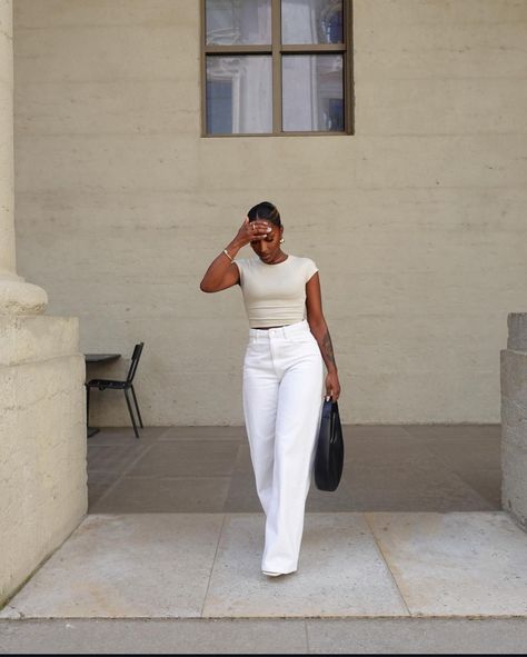 Women In Their 30s Aesthetic, Chic Black Women Outfits, Classy Girl Outfits Black Women, Work Lunch Outfit Summer, Modest Clean Girl Outfits, Elegant Summer Outfits Casual, Banana Republic Aesthetic, Beige And White Outfits For Women, Classy Earthy Outfits Aesthetic