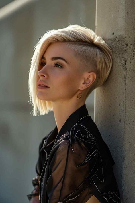 55 Women's Cuts Caught in the Crosshairs of a Pixie-Bob Mashup (Concept Design) - StileStack Pixie Bob Undercut, Pixie Cut Back, Bixie Haircut, Bob Undercut, Short Hairstyle Women, Pixie Haircuts For Women, Undercut Hairstyles Women, Undercut Bob, Rock Hairstyles