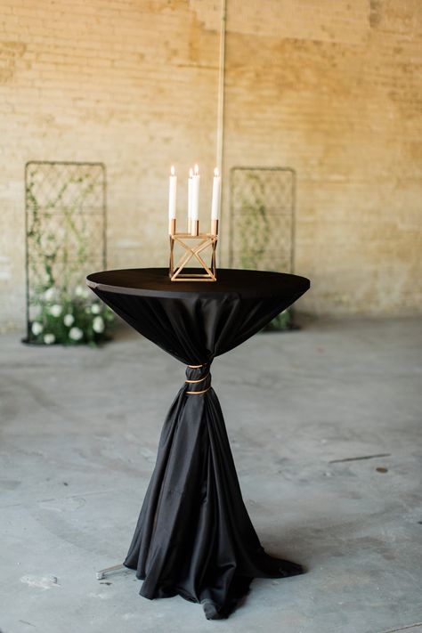 Black Cocktail Table Decor, Wedding Inspiration Neutral, Black Tablescape, Wedding Cocktail Tables, Cocktail Table Decor, Cocktail Hour Decor, Chic Wedding Inspiration, Masquerade Ball Party, Industrial Chic Wedding