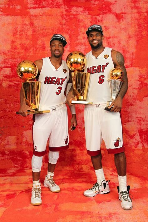 Lebron And Wade, Nba Pics, D Wade, Dwayne Wade, Kobe Lebron, Nba Photos, Best Nba Players, Retro Nba, King Lebron