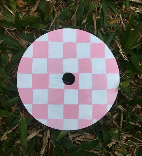 Pink Cds Aesthetic, Painting On Cds Aesthetic, Painted Cds Aesthetic, Cd Painting Aesthetic Easy, Ideas Para Pintar Discos, Cd Art Aesthetic, Cd Painting Ideas Easy, Pintura Aesthetic, Discos Aesthetic