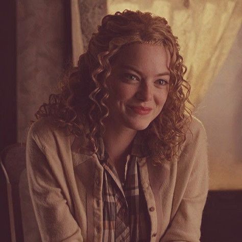 Emma Stone Curly Hair, Emma Stone The Help, House Bunny Movie, Movie 43, The House Bunny, Writer Aesthetic, House Bunny, The Croods, Mystery Story