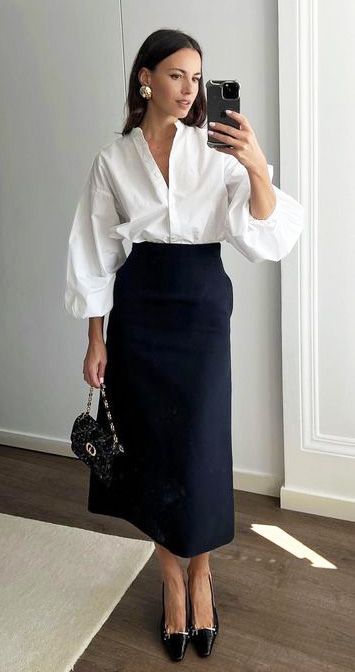 Corporate Outfits Skirt, Architect Outfit Women, Minimalist Feminine Style, Female Office Outfits, Office Skirt Outfit, Skirt Business Casual, Women Professional Attire, Old Money Fashion, Classy Skirts